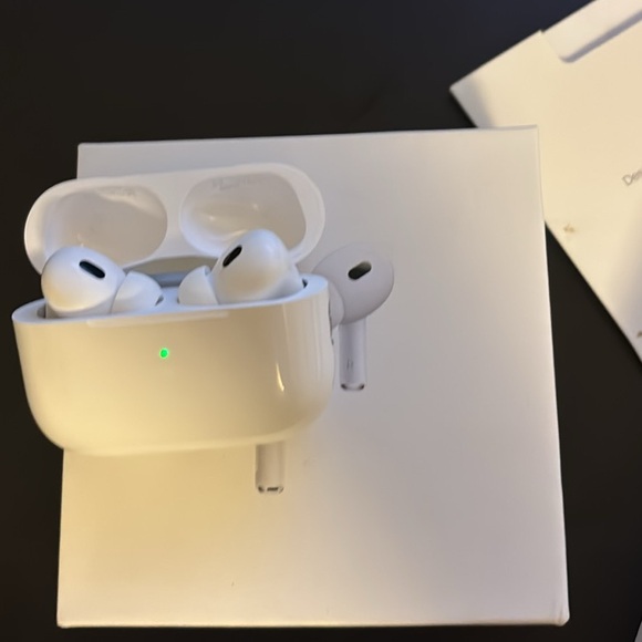 Apple White Earbud Headphones